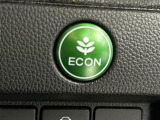 【ECONモード(イーコン)】クルマの動きを管理するシステムです。燃費を優先に自動制御されるもので、低燃費走行を自然にできるようになります。