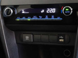 車内を快適に、オートエアコンを装備しています。