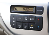 フルオートエアコンを装備。車内の温度設定だけでなく高性能集塵フィルターも装備しており車内はいつも快適空間♪