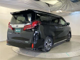 バックカメラが付いているので後方確認が非常にしやすいです。今や運転初心者も熟練者も必須装備!ついていて損はないですね♪