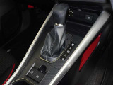 電動パーキングブレーキ・ブレーキホールドを装備してます。ホールド機能は信号待ちが多い一般道で疲労軽減になり、大好評です!