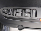 パワーウィンドゥ 運転席ドアスイッチ照明付です。電動格納ミラーも手元でワンモーションで可能です。
