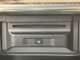 ダッシュボード内のDVDプレイヤーです。