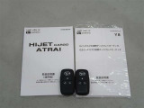 キーを取り出さずにドアを施錠&解錠。クルマの始動も可能です。