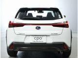 レクサスのLをモチーフにしたテールランプデザインが車両の美しさ、存在感を際立たせます。