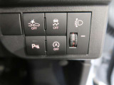 アイドリングストップ機能がついているので、停車時にエンジンを止めて燃料消費を抑えます。環境にもお財布に優しいですね♪