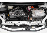 エンジンルームの樹脂部分は丁寧に磨いてツヤをだしています。当社の中古車のエンジンルームクリーニングはとても自信があります★