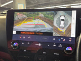 【パノラミックビューモニター】専用のカメラにより、上から見下ろしたような視点で360度クルマの周囲を確認することができます☆死角部分も確認しやすく、狭い場所での切り返しや駐車もスムーズに行えます。