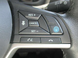 プロパイロットは高速道路のロングドライブ。そして渋滞走行でも、アクセル、ブレーキ、ハンドル操作を車がアシスト。高速道路の走りにゆとりと自信をもたらします。