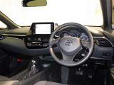 運転の際、常に目にする部分だけにシックで飽きのこないデザインが良いですね。