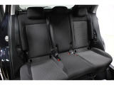 安全性と快適性を追求した、少し硬めのシート。 これは長時間の運転や渋滞などの状況でも、身体の疲労度が少ないことを求めたものです。