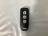 スマートキー付きですからドアロックの開閉およびエンジンスタートが楽々です。電動スライドドアの開け閉めもボタンで操作できます。