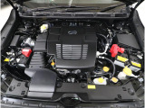 スバルと言えば水平対向エンジン。車体の低い位置に搭載されているので、万一の衝突時には、エンジンルームの下へ潜り込み、室内の乗員の被害軽減に貢献致します。
