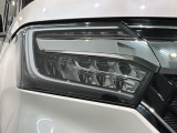 LEDヘッドライトは、点灯の瞬間から最大光量を発揮し、突然暗くなるトンネルなどでの安定感を高めます。