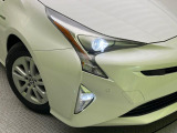 【LEDヘッドライト】悪天候や夜間走行時も良好な視界を確保し安心して運転できる高輝度LEDヘッドライトを装備!点灯速度が早く、消費電力も抑えられています。