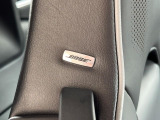 【BOSEサウンドシステム】メーカーオプションの高品位サウンドシステムを搭載。専用のチューニングが施された大小様々なスピーカーから良質なサウンドが奏でられ、臨場感あふれる音響空間を演出します。