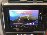 【バックカメラ】運転が苦手な方も車庫入れラクラクです!ギアをリバースに入れれば自動的に切り換わりますので、面倒な操作は不要です♪狭い駐車場もお車を傷つけず安心ですね!
