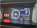 とっても見やすいメーターです。夜間時はラグジュアリーな気分にさせてくれる照明が魅力ですので、夜のドライブも楽しみになりますよ♪