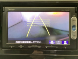 バックでの車庫入れも安心です! リアカメラが付いているバックモニター付のナビを装備しております。操作線もついており距離感も画面から確認できます。