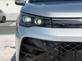 LEDマトリックスヘッドライト「IQ.LIGHT」HD。フロントカメラで対向車や先行車を検知、マトリックスモジュールに搭載されたLEDを個別に制御することで最適な配光を実現。