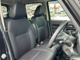 アームレストがついてます。長い距離を運転しても疲れにくいですよ!
