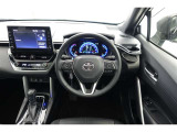 スポーティームード溢れる運転席周りですね。 クイックなドライビングに対応できるよな運転席回りになっています。 ドライブがますます楽しくなりますね!