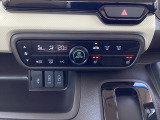 運転席・助手席にはシートヒーター付き。寒い冬には嬉しい機能です!