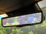 【デジタルインナーミラー】後席の大きな荷物や同乗者で後方が確認しづらい時でも安心!カメラが撮影した車両後方の映像をルームミラー内に表示。クリアな視界で状況の確認が可能です!