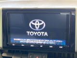 【純正ナビ】人気の純正ナビを装備しております。ナビの使いやすさはもちろん、オーディオ機能も充実!キャンプや旅行はもちろん、通勤や買い物など普段のドライブも楽しくなるはず♪