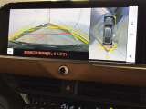 【パノラミックビューモニター】車を真上から見た状態をナビに映し出し、駐車時などをサポート☆クルマの斜め後ろなど、目が届きにくい箇所も確認できるため、いち早く障害物に気が付くことができます!