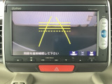 カラービジョンとガイドラインで見やすいバックモニター!車庫入れも楽ちんです♪