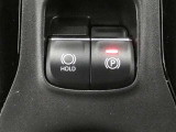 電動パーキングブレーキを搭載。スイッチ操作でパーキングブレーキを作動・解除することが可能なため操作に力は不要ですよ♪