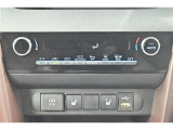 お好きな温度に設定すれば自動的に温度を調節、車内を快適空間に仕上げてくれます。