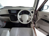 視界良好、操作しやすい運転席です。