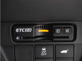 ◆ETC2.0装着◆進化したドライブ体験。料金収受システムだけだったETCが生まれ変わって、高速道路を賢く使うETC2.0に進化しました。多彩な情報サービスが便利で快適なドライブ体験を提供します。