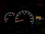 昼間でも見やすいオプティトロンメーターです。運転席前に配置し、フードを低く抑えることで運転中の視界の邪魔にならないので、視界も良好です!