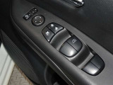 電動格納式ドアミラー・パワーウインドウを装備しています。