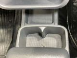 運転席・助手席のドリンクホルダーです