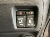 リアドアは乗り降りに便利な両側電動スライドドアです。また運転席に座っていながらスイッチ操作で自在にスライドドアを開け閉めできます。