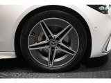 メルセデスの認定中古車「サーティファイドカー」では、万一お車が故障した場合も、ご購入後1年間もしくは2年間※は走行距離にかかわらずメルセデス・ベンツ正規サービスネットワークで無料修理いたします
