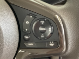 ハンドルにHondaセンシング系のクルーズコントロールやレーンキープアシストなどのスイッチが装備されています。ハンドルから手を離さず安全に操作できます。