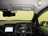 ドライバー目線で、使いやすく安全操作性と良好な視界を実現した運転席です。