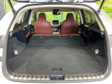 【パワーバックドア】スマートキーや運転席のボタンを押すだけでリアゲートが自動で開閉します!荷物を持っている時や、高い位置にあるバックドアを閉める際に便利な機能です♪