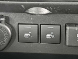 運転席側、助手席側シートヒーターで座席ポカポカ!