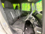運転席シート廻りは使用感も少なく、良好な状態となっています。丁寧に使われていたことがよくわかりますね。