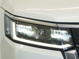 【LEDヘッドライト+デイタイムランニングランプ】主流のLEDヘッドライトに、日中でも他者からの視認性を良くするデイタイムランニングランプ装備!スタイリッシュでかっこよく仕上がっています。