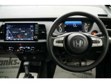 運転にかかわる様々な操作を安全に行えるように視点移動が少なく、操作性に配慮されたスイッチ類が凝縮されたコクピットです。