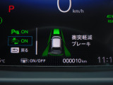 CMBS(追突軽減ブレーキ)・ミリ波レーダーと単眼カメラで前走車や歩行者」を検知。衝突する恐れがある場合音とディスプレーで警告をしさらに接近すると軽いブレーキ、強いブレーキと段階的に衝突回避を支援