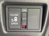 【パワースライドドア】スマートキーや運転席のスイッチでスライドドアの開閉が可能♪電動だから力を入れてドアを開ける必要が無く、小さいお子様でも、重い荷物を持っている時もラクに開け閉めできます♪