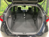 普段のお買い物や通勤、送迎等に十分な荷室スペースを確保しております。セカンドシートを倒すと、大きな荷物の積載も可能です♪